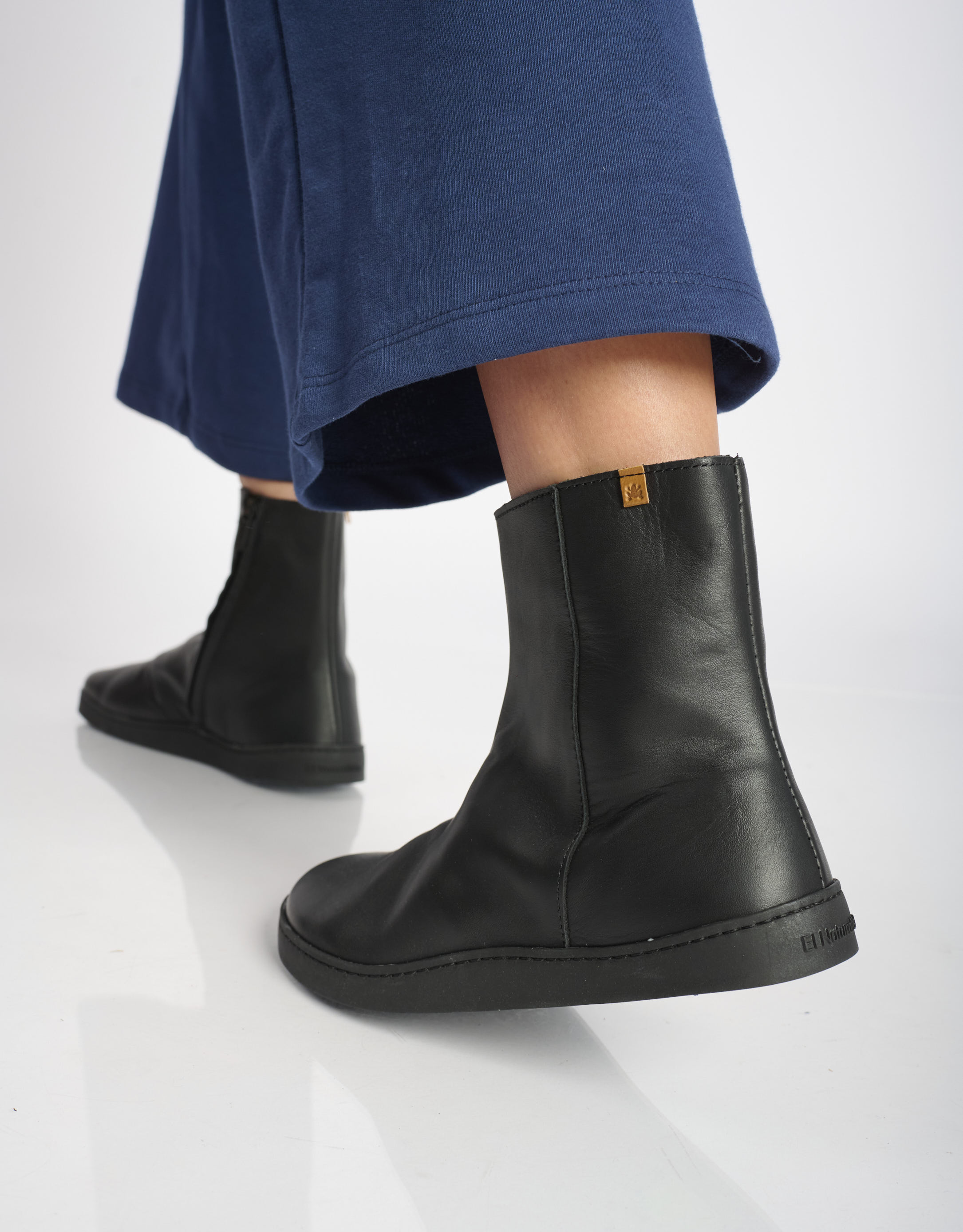 נעלי נשים - El Naturalista - מגפוני עור ORIGEN - שחור1