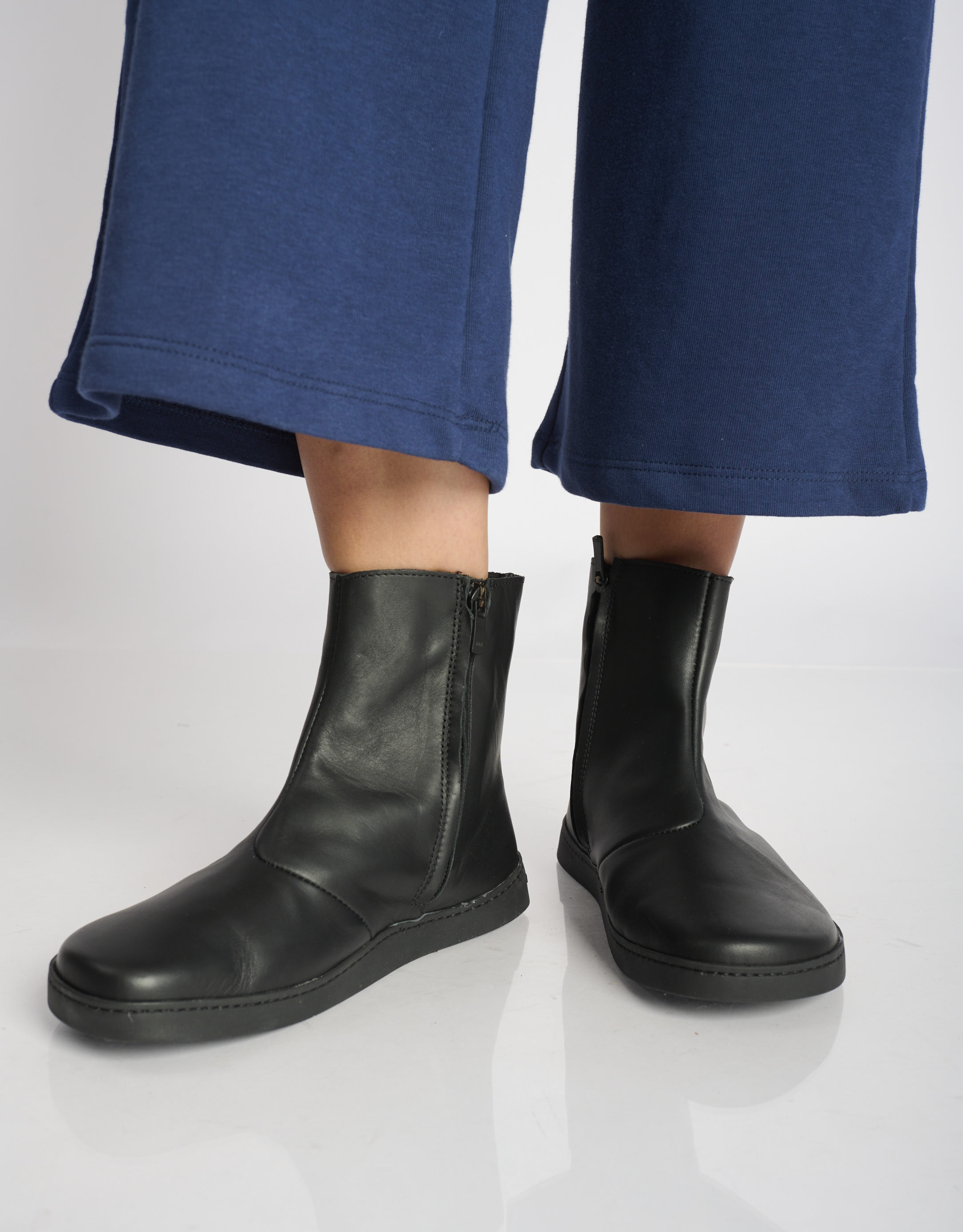 נעלי נשים - El Naturalista - מגפוני עור ORIGEN - שחור4