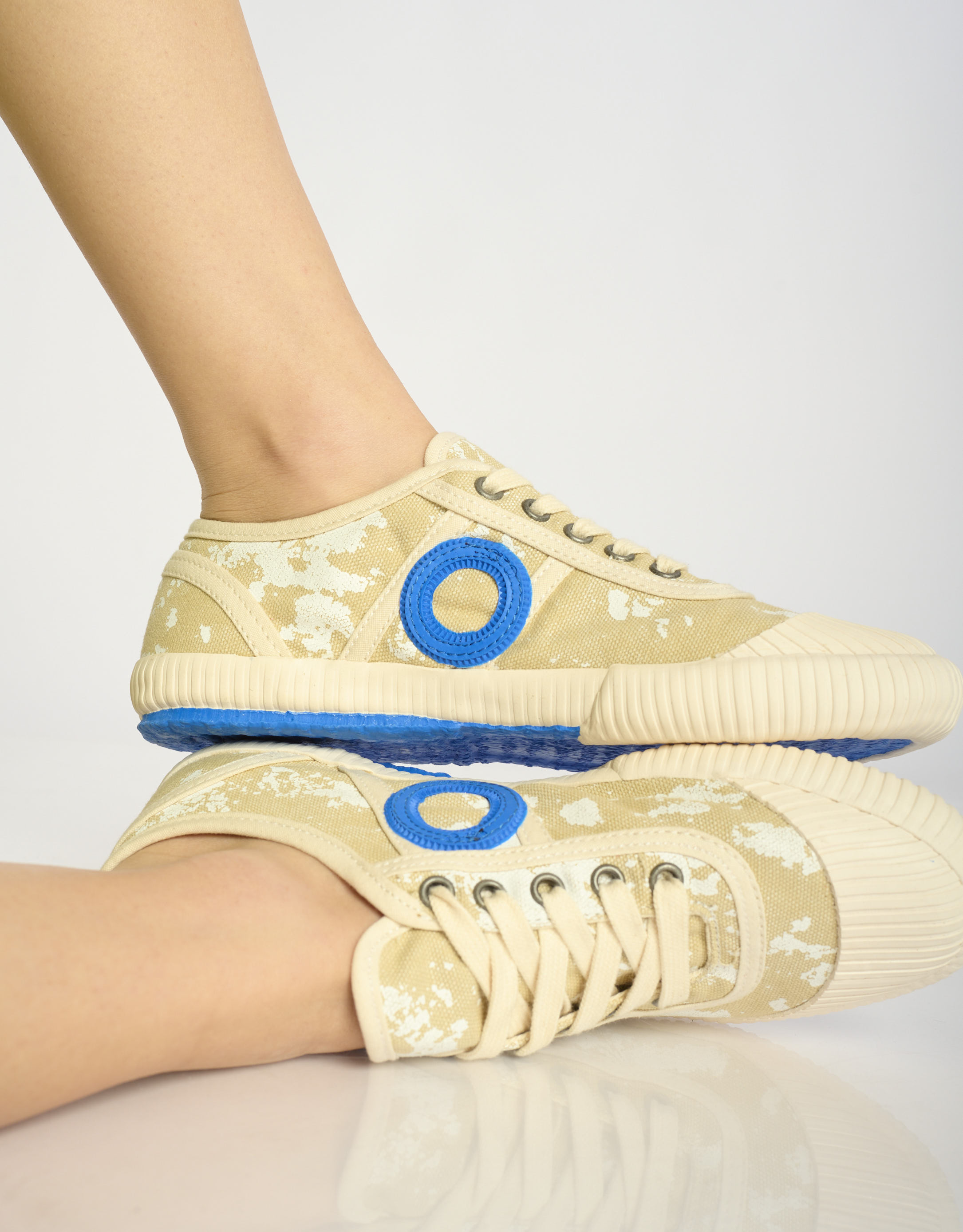 נעלי נשים - Aro - סניקרס בד CHARLIE C - בז'1